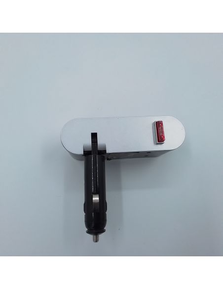 Adaptateur allume cigare.