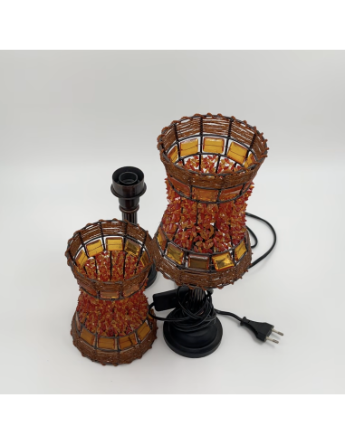 2 lampes avec abat-jour perlé orange.
