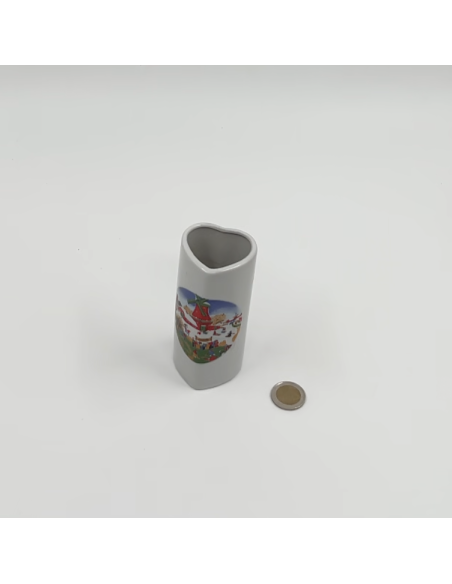 Petit vase blanc en coeur