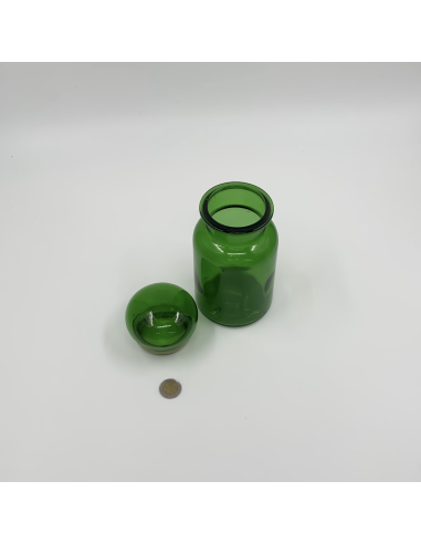 2 pots en verre vert.