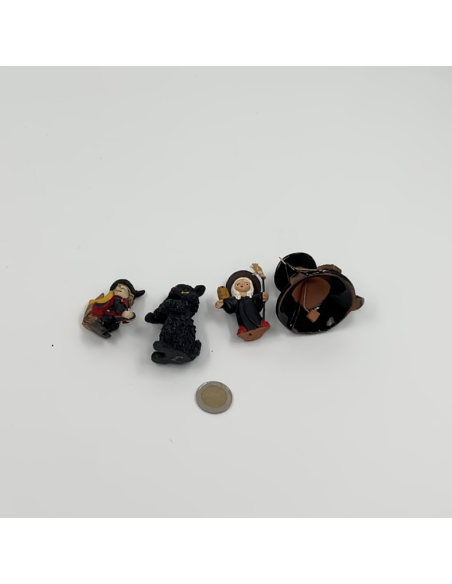 Lot de 4 figurines