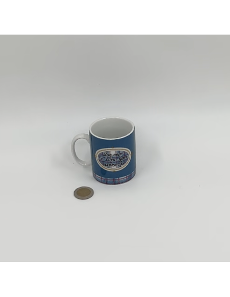 Mug bleu décoré idéal pour un bon café