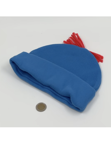 Bonnet bleu avec sont petit noeud...