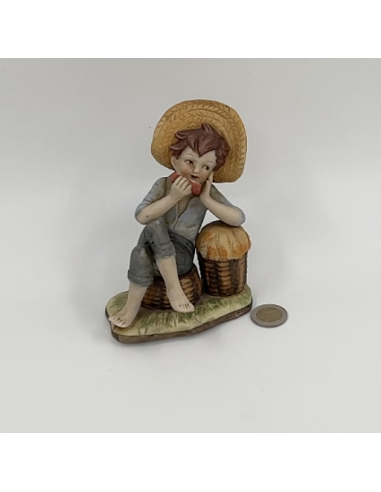 Statuette garçon biscuit