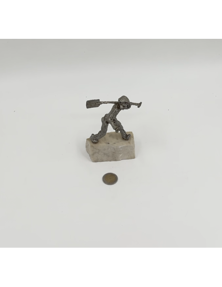 Petit bonhomme en étain