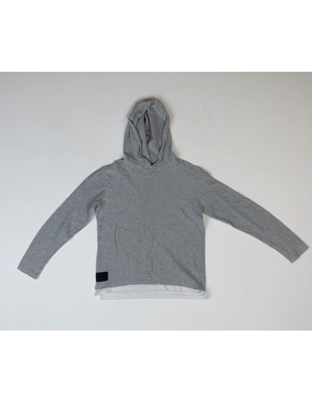 Pull gris à capuche
