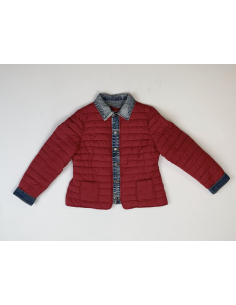 Damesjeans en rood jasje