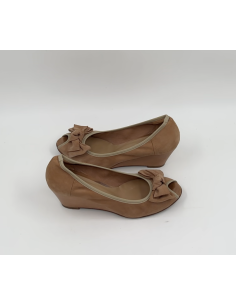 Chaussure en daim beige 2