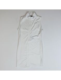 Robe blanche sans manches...