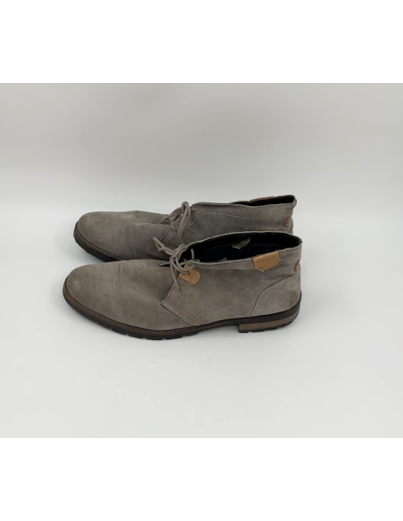 Chaussures en daim grises