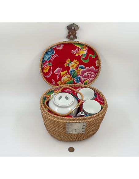 Panier en osier avec service à thé