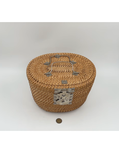 Panier en osier avec service à thé