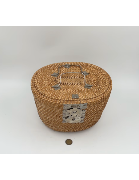 Panier en osier avec service à thé