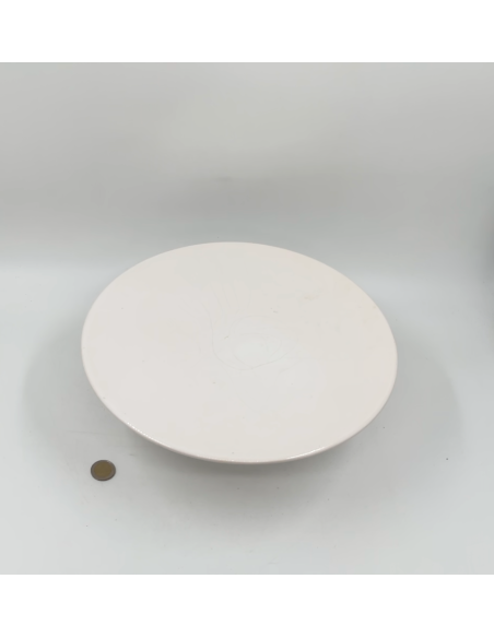 Assiette blanche usée