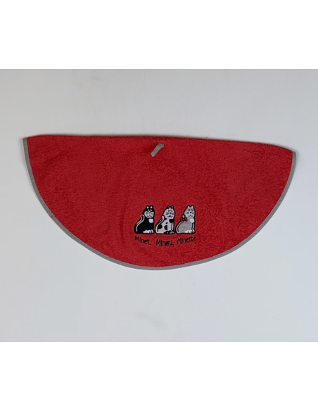 Serviette rouge avec des chats