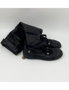 Bottes noires en cuir...