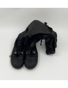 Bottes noires en cuir... 2
