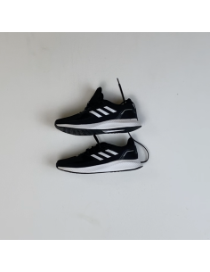 Zwarte Adidas-sneakers