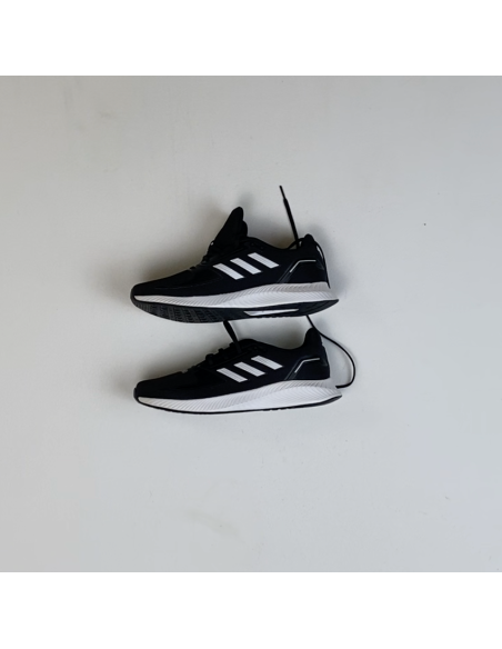 Zwarte Adidas-sneakers