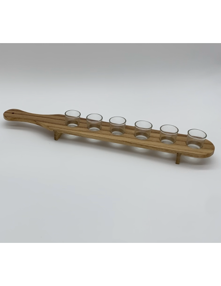 Houten dienblad met glazen
