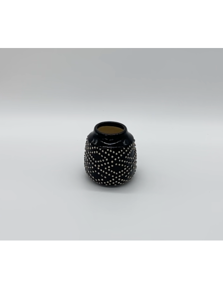 Vase noir décoré