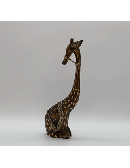 Figurine de girafe en bois