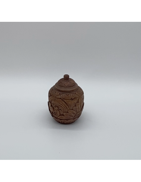 Petit pot décoratif en bois
