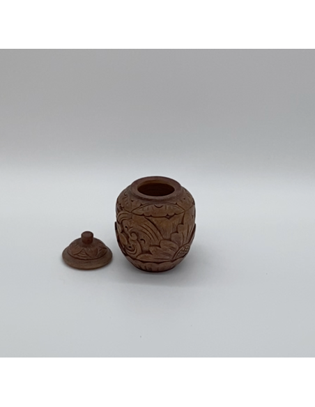 Petit pot décoratif en bois