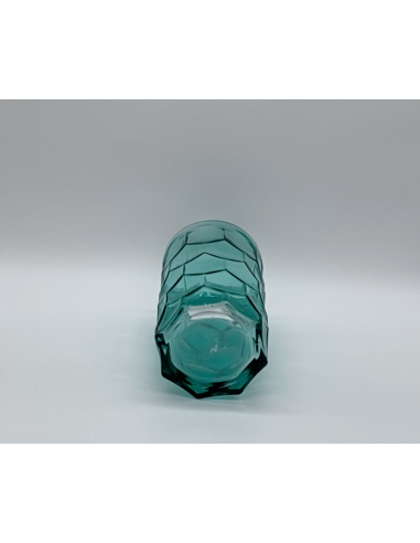 vase en verre turquoise taillé