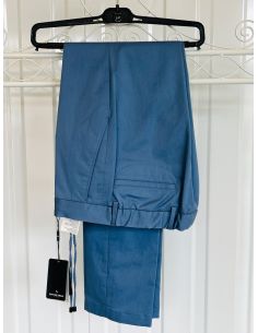 Pantalon bleu neuf. Daniel...