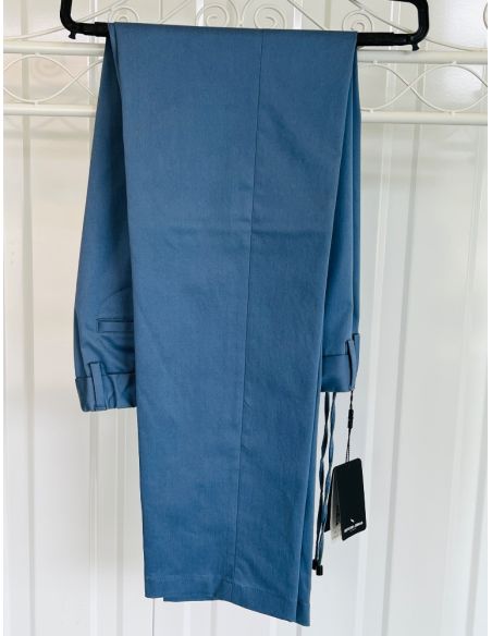 Nieuwe blauwe broek. Daniel Hechter. Kleur: blauw. Verkrijgbaar in diverse maten.