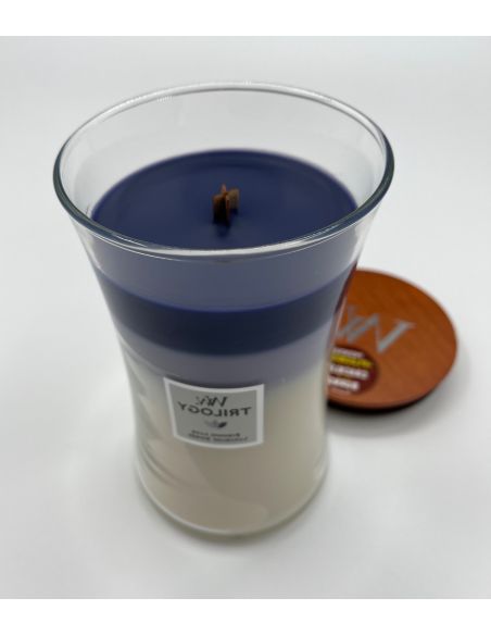 Woodwick kaars. Geur: Luxueuze avond: Hinoki Dahlia, ontspannende spa, witte teak
