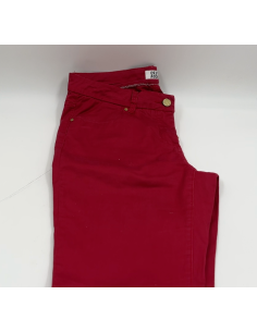 Rode broek voor dames. Vero...