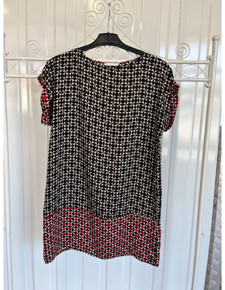 Tunique à motifs noirs et rouges