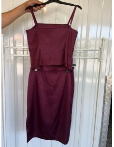 Set van bordeauxrode top en... 2