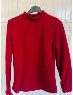 Pull rouge à col montant
