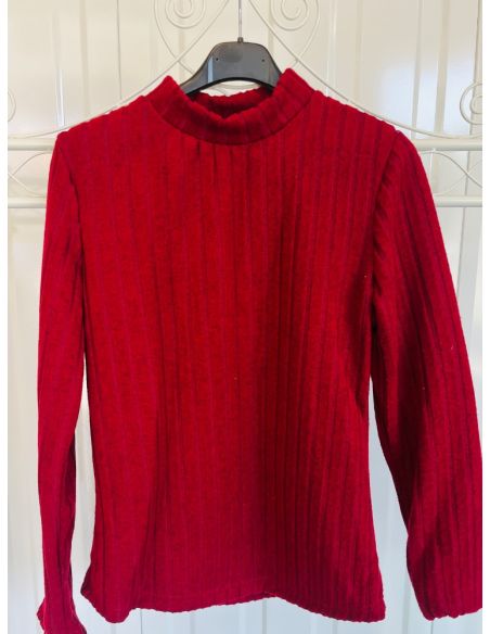Pull rouge à col montant