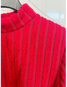 Pull rouge à col montant 2