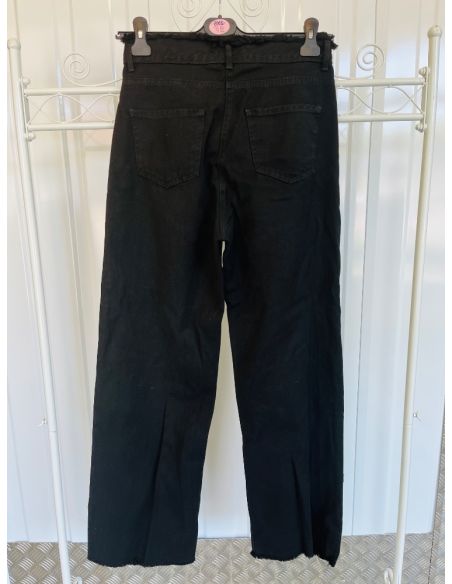 Versleten zwarte broek