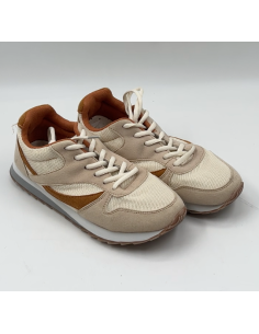 Beige sneakers. Maat: 39