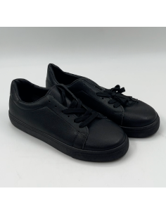 Zwarte sneakers. Maat 39.