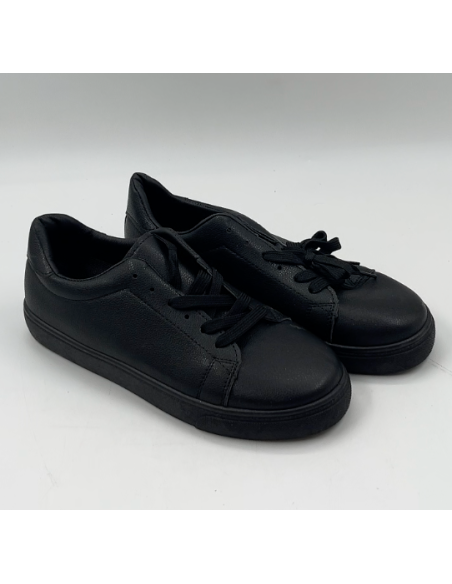 Zwarte sneakers. Maat 39.