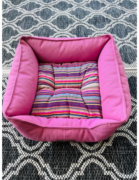 Canapé ouatiné carré QUARA pour animaux. 40/40CM. Coloris: fuchsia.
