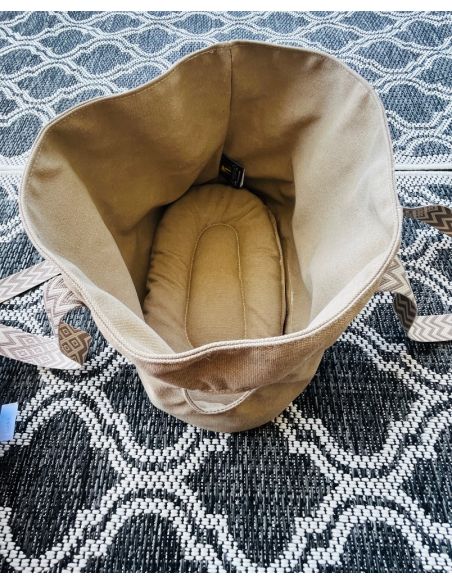 Sac souple type 'cabas' pour animaux, sangles coton, poche, fond amovible. Coloris: beige