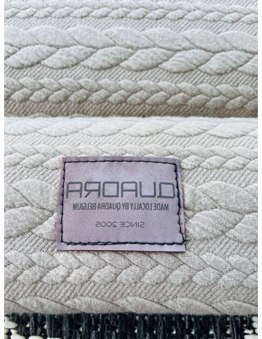 Plaid ouatiné QUADRA pour animaux....