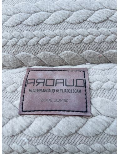 Plaid ouatiné QUADRA pour animaux....
