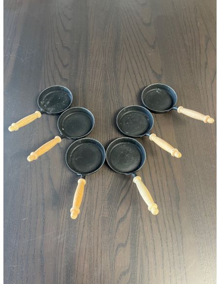 Ensemble de petites poêles en fonte