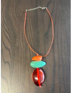 Collier coloré en plastique