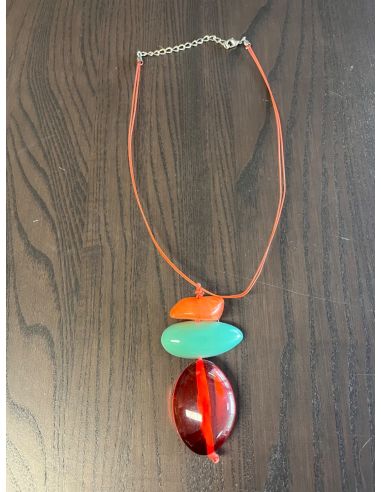 Collier coloré en plastique