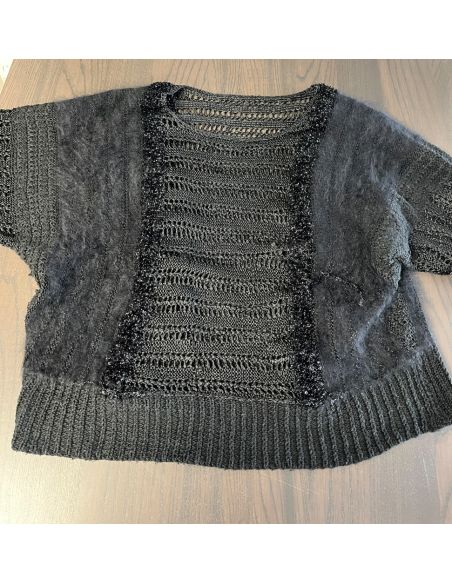 Pull noir en maille. taille M